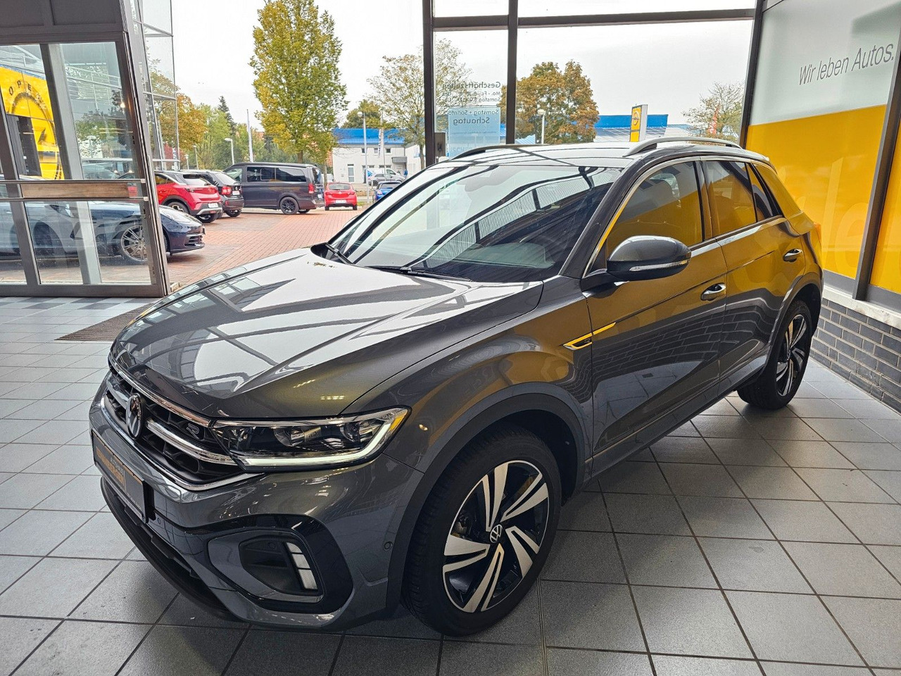 Volkswagen T-Roc R-Line eHeckklappe SHZ LED - SUV: Foto 2 Volkswagen T-Roc R-Line eHeckklappe SHZ LED - SUV: Foto 2