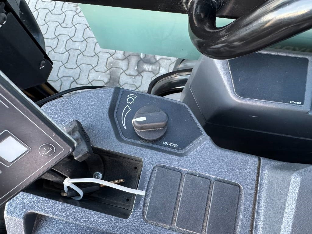 Încărcător frontal pe pneuri CAT 906 Next Gen: Foto 17