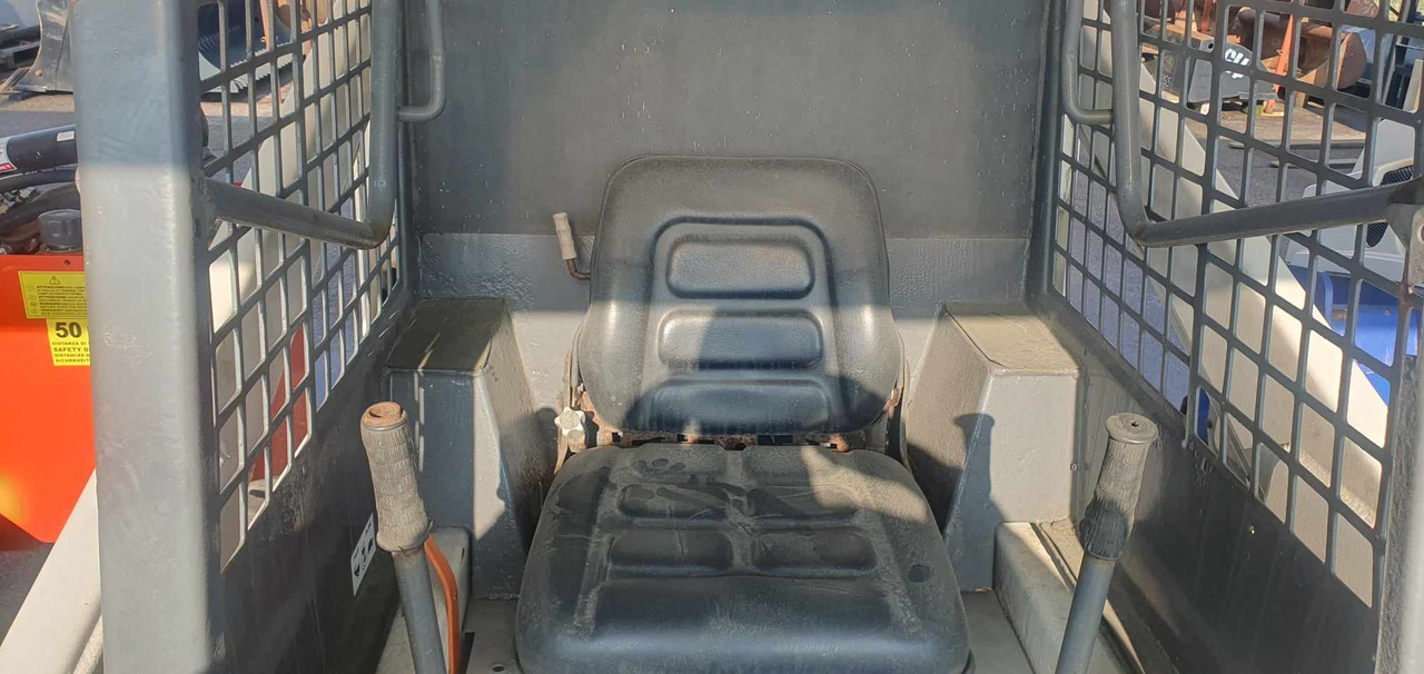 BOBCAT 743 - Mini încărcător: Foto 4 BOBCAT 743 - Mini încărcător: Foto 4