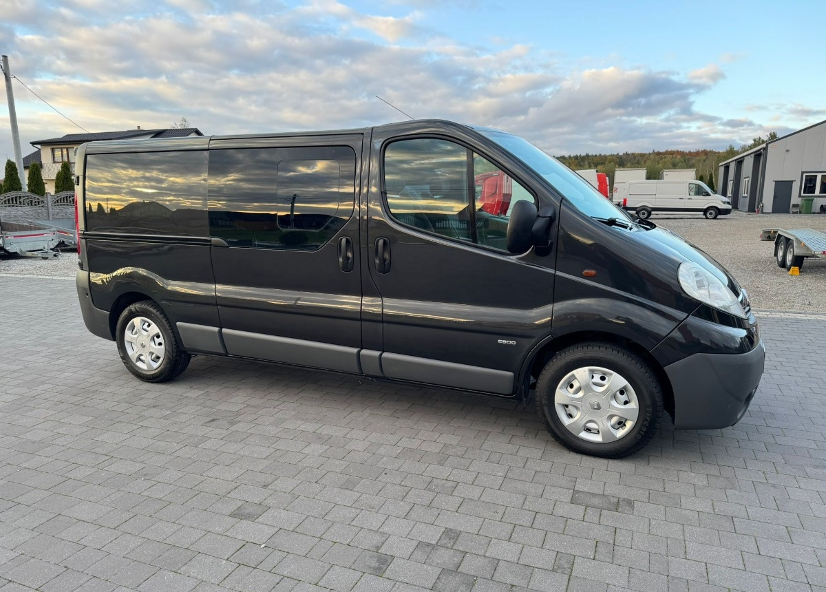 Opel Vivaro Doka Long 2.5 150 ps. L2 H1 - Autoutilitară cabină dublă: Foto 5 Opel Vivaro Doka Long 2.5 150 ps. L2 H1 - Autoutilitară cabină dublă: Foto 5