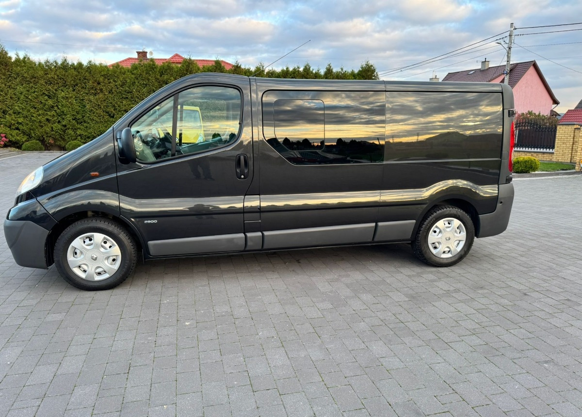 Autoutilitară cabină dublă Opel Vivaro Doka Long 2.5 150 ps. L2 H1: Foto 6 Autoutilitară cabină dublă Opel Vivaro Doka Long 2.5 150 ps. L2 H1: Foto 6