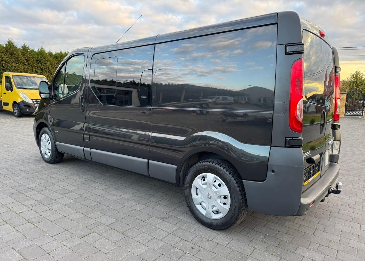 Autoutilitară cabină dublă Opel Vivaro Doka Long 2.5 150 ps. L2 H1: Foto 12 Autoutilitară cabină dublă Opel Vivaro Doka Long 2.5 150 ps. L2 H1: Foto 12