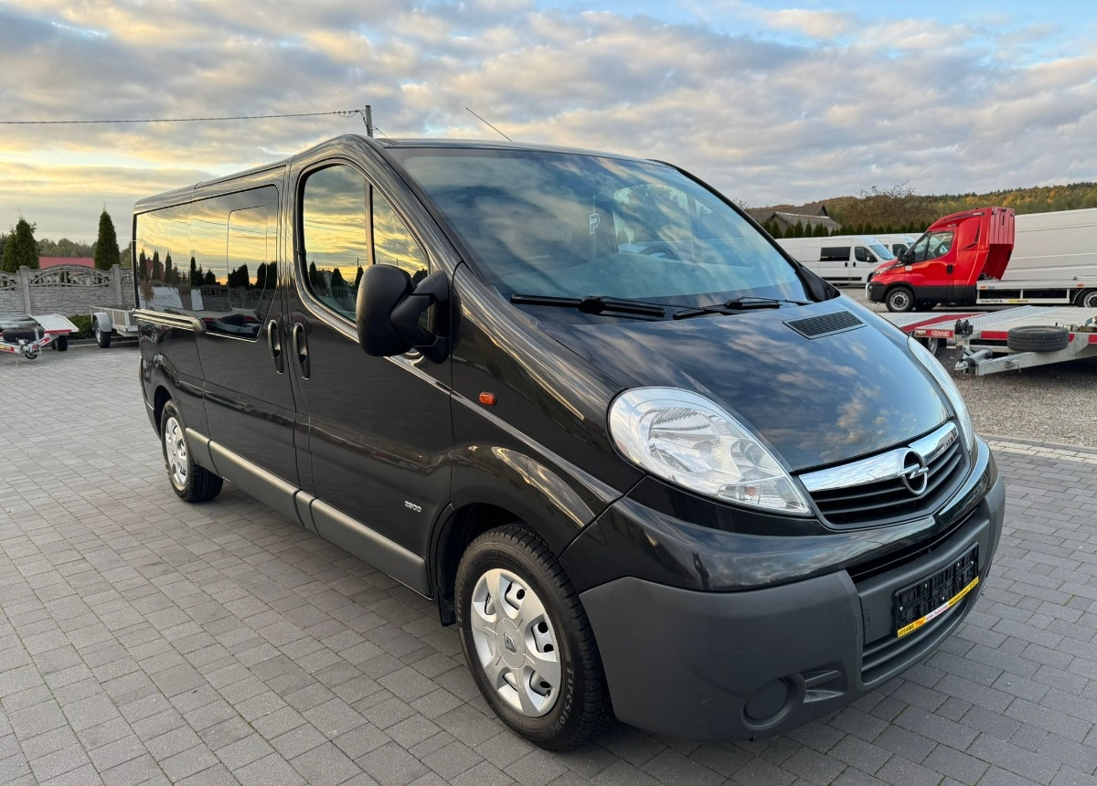 Opel Vivaro Doka Long 2.5 150 ps. L2 H1 - Autoutilitară cabină dublă: Foto 4 Opel Vivaro Doka Long 2.5 150 ps. L2 H1 - Autoutilitară cabină dublă: Foto 4