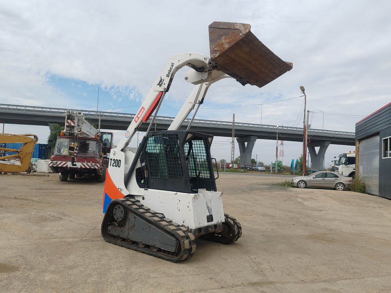 BOBCAT T200 - Mini încărcător pe şenile: Foto 2 BOBCAT T200 - Mini încărcător pe şenile: Foto 2