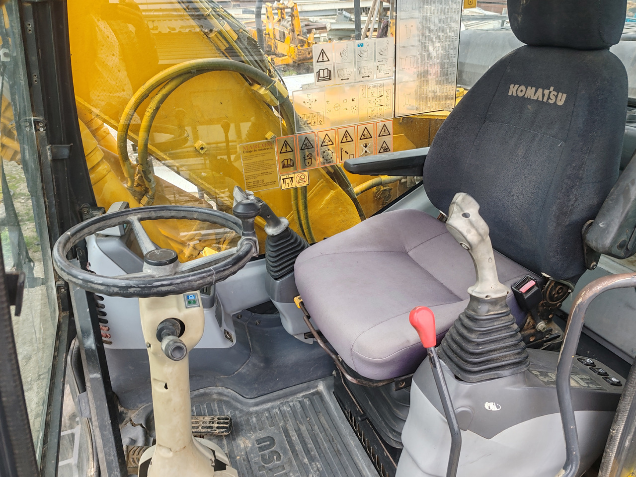 Excavator pe roţi Komatsu PW140-7: Foto 7