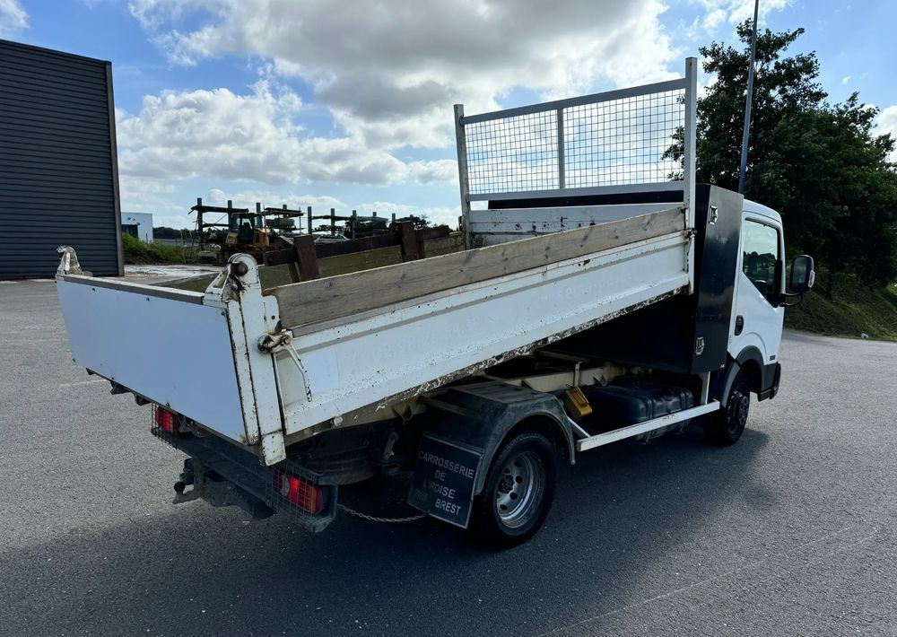 Nissan NT400 - Camion basculantă: Foto 4 Nissan NT400 - Camion basculantă: Foto 4