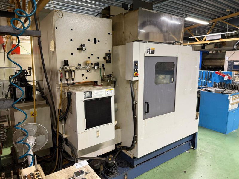 Mori Seiki SV500 - Utilaj prelucrare metal: Foto 3 Mori Seiki SV500 - Utilaj prelucrare metal: Foto 3