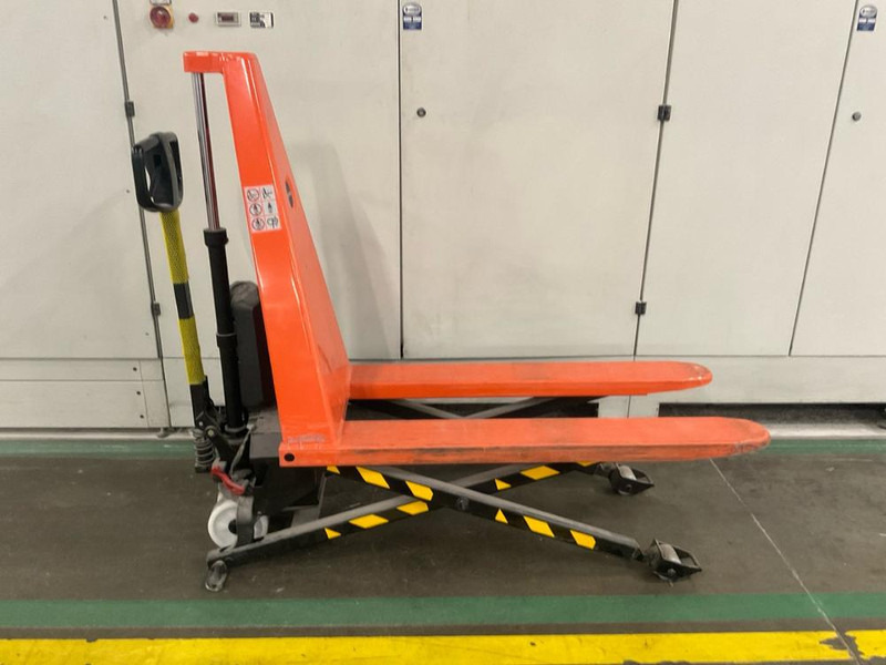 Toyota HHL 100 - Motostivuitor: Foto 3 Toyota HHL 100 - Motostivuitor: Foto 3