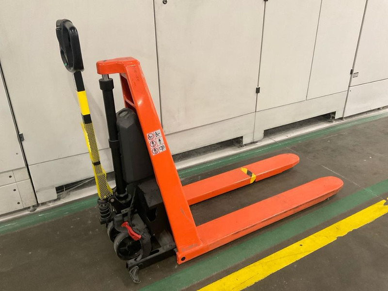 Toyota HHL 100 - Motostivuitor: Foto 2 Toyota HHL 100 - Motostivuitor: Foto 2