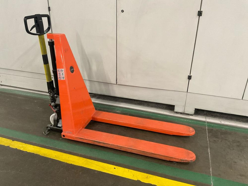 Toyota HHL 100 - Motostivuitor: Foto 1 Toyota HHL 100 - Motostivuitor: Foto 1