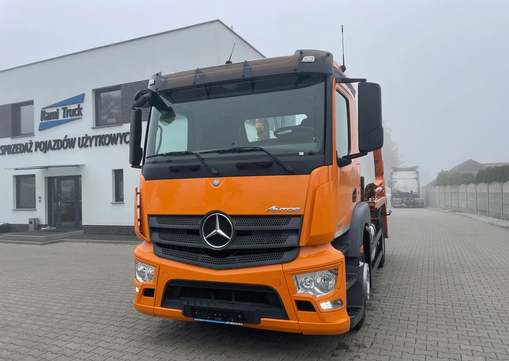 Mercedes-Benz ANTOS 1833 BRAMOWIEC, MILLER - Camion container de gunoi: Foto 5 Mercedes-Benz ANTOS 1833 BRAMOWIEC, MILLER - Camion container de gunoi: Foto 5