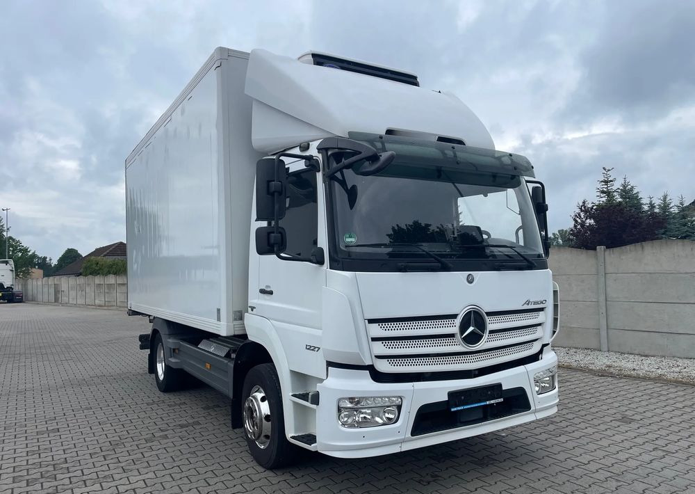 Mercedes-Benz ATEGO 1227 CHŁODNIA HAKOWA / HAKÓWKA - Camion frigider: Foto 3 Mercedes-Benz ATEGO 1227 CHŁODNIA HAKOWA / HAKÓWKA - Camion frigider: Foto 3