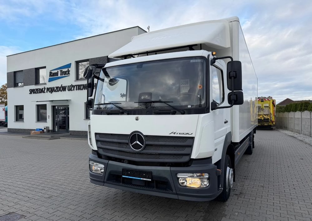 Mercedes-Benz ATEGO 1318 IZOTERMA 20 PALET! - Camion furgon: Foto 1 Mercedes-Benz ATEGO 1318 IZOTERMA 20 PALET! - Camion furgon: Foto 1