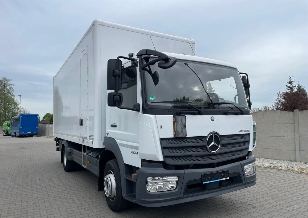 Mercedes-Benz ATEGO 1324, 15 EUROPALET, ŁADOWNOŚĆ 7,5 T - Camion furgon: Foto 4 Mercedes-Benz ATEGO 1324, 15 EUROPALET, ŁADOWNOŚĆ 7,5 T - Camion furgon: Foto 4