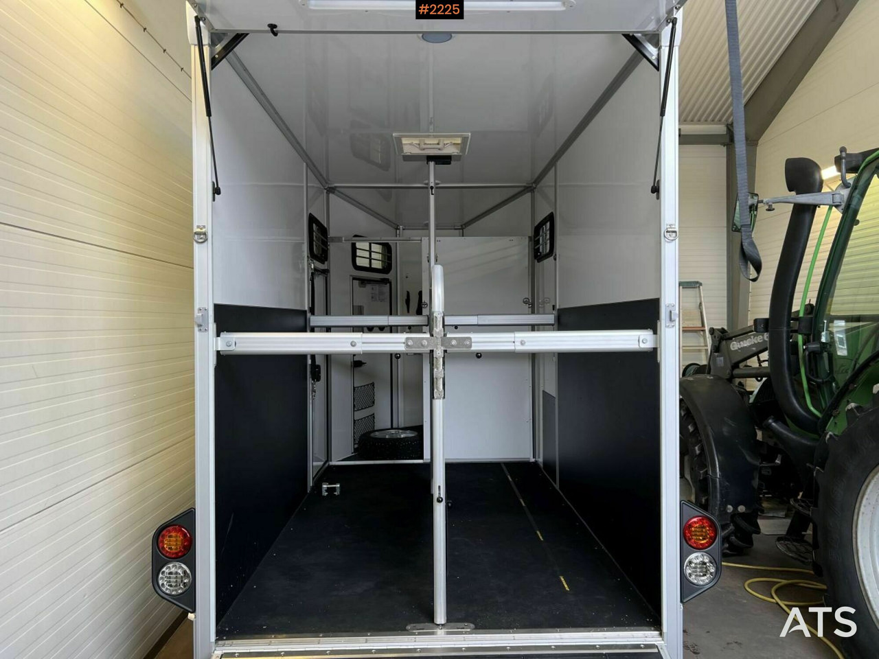 Horse transport UMESLÄP B60 - Only used 4 times - Remorcă transport cai: Foto 4 Horse transport UMESLÄP B60 - Only used 4 times - Remorcă transport cai: Foto 4