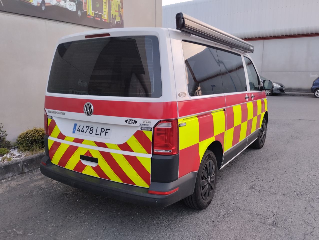 VOLKSWAGEN AG TRANSPORTER KOMBI - Autospeciala de stins incendii: Foto 4 VOLKSWAGEN AG TRANSPORTER KOMBI - Autospeciala de stins incendii: Foto 4