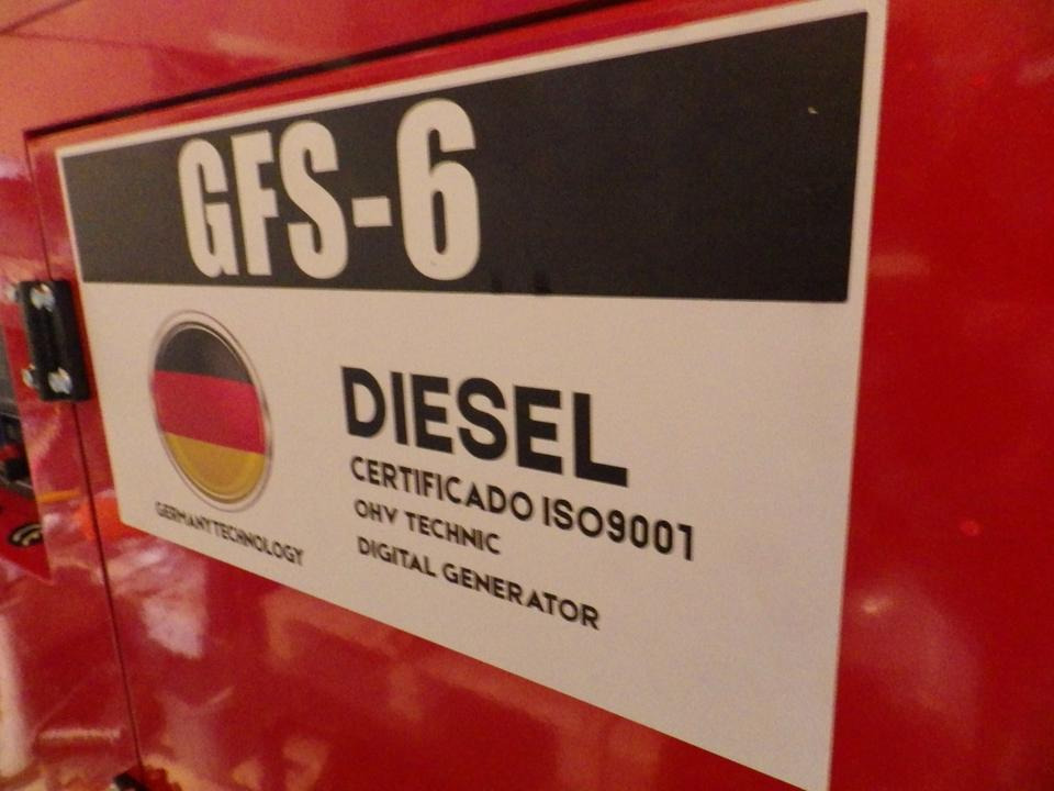 Notstrom Silent Diesel-Generator 6 KW ( €1050,00 netto ) - Generator electric: Foto 4 Notstrom Silent Diesel-Generator 6 KW ( €1050,00 netto ) - Generator electric: Foto 4