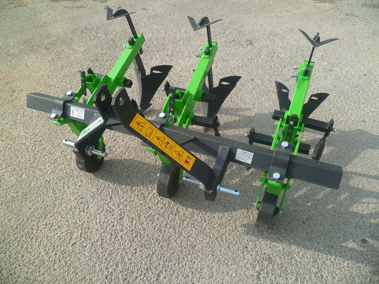 BOMET Bineuse Butteuse 2 rangs NORMA - Maşină pentru prelucrarea solului: Foto 3 BOMET Bineuse Butteuse 2 rangs NORMA - Maşină pentru prelucrarea solului: Foto 3