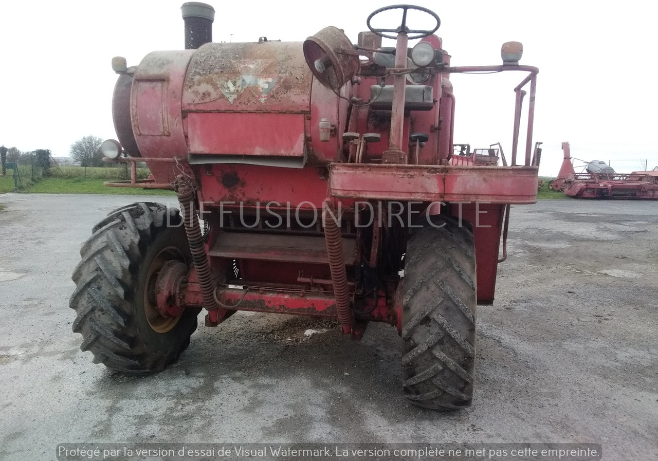 MASSEY FERGUSON MOISSONNEUSE BATTEUSE 500 - Combină agricola: Foto 3 MASSEY FERGUSON MOISSONNEUSE BATTEUSE 500 - Combină agricola: Foto 3