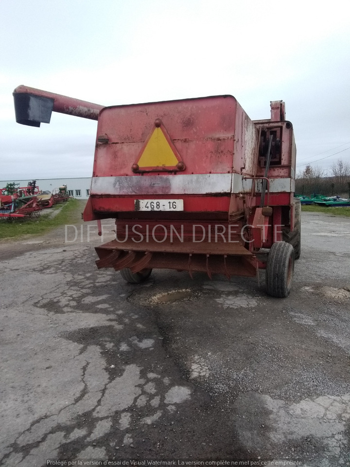 MASSEY FERGUSON MOISSONNEUSE BATTEUSE 620 - Combină de recoltat cereale: Foto 3 MASSEY FERGUSON MOISSONNEUSE BATTEUSE 620 - Combină de recoltat cereale: Foto 3