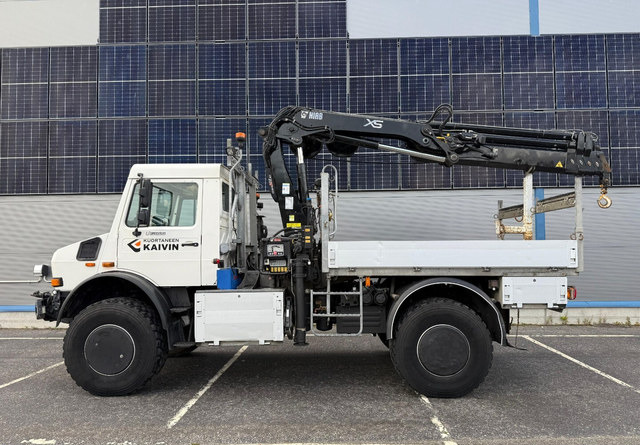 Mercedes-BenzUnimog U5000 + Hiab 099 E-4 - Camion platformă, Camion cu macara: Foto 2 Mercedes-BenzUnimog U5000 + Hiab 099 E-4 - Camion platformă, Camion cu macara: Foto 2