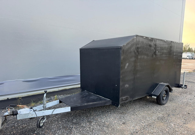 Umpiperäkärry - Remorca auto: Foto 1 Umpiperäkärry - Remorca auto: Foto 1