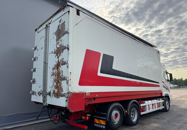 VolvoFH13 500 6x2 Ketjupurku + Rahtikaappi - Camion furgon: Foto 4 VolvoFH13 500 6x2 Ketjupurku + Rahtikaappi - Camion furgon: Foto 4
