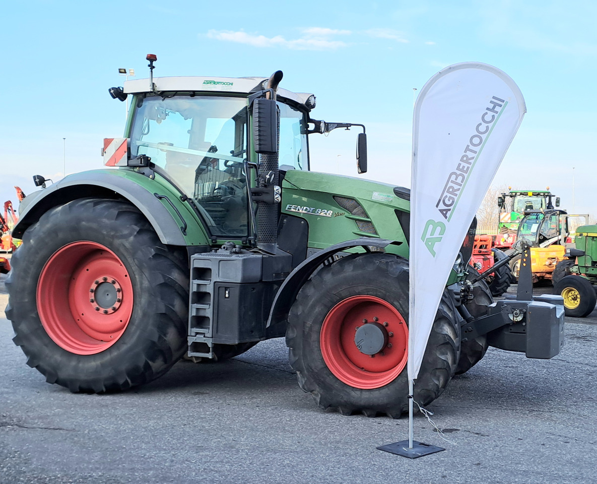 FENDT 828 VARIO PROFI - Tractor agricol: Foto 4 FENDT 828 VARIO PROFI - Tractor agricol: Foto 4