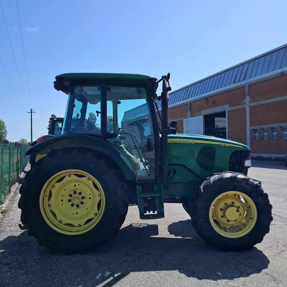 JOHN DEERE 5720 - Tractor agricol: Foto 4 JOHN DEERE 5720 - Tractor agricol: Foto 4