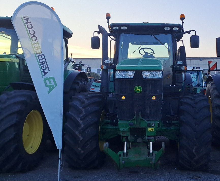 JOHN DEERE 7230R - Tractor agricol: Foto 2 JOHN DEERE 7230R - Tractor agricol: Foto 2