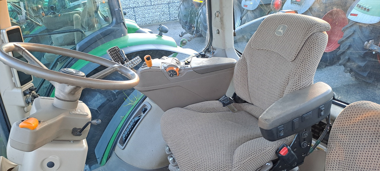 JOHN DEERE 7230R - Tractor agricol: Foto 5 JOHN DEERE 7230R - Tractor agricol: Foto 5