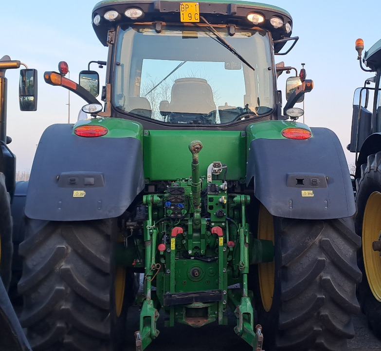 JOHN DEERE 7230R - Tractor agricol: Foto 4 JOHN DEERE 7230R - Tractor agricol: Foto 4