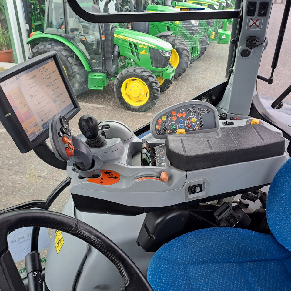 NEW HOLLAND T7.270 BLUEPOWER - ASTA AGRIBERTOCCHI - Tractor agricol: Foto 2 NEW HOLLAND T7.270 BLUEPOWER - ASTA AGRIBERTOCCHI - Tractor agricol: Foto 2