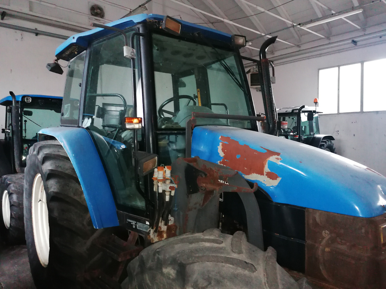NEW HOLLAND TL 90 - Tractor agricol: Foto 1 NEW HOLLAND TL 90 - Tractor agricol: Foto 1