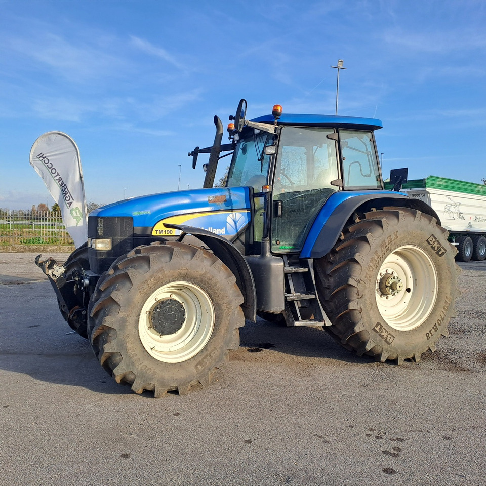 NEW HOLLAND TM 190 - Tractor agricol: Foto 3 NEW HOLLAND TM 190 - Tractor agricol: Foto 3