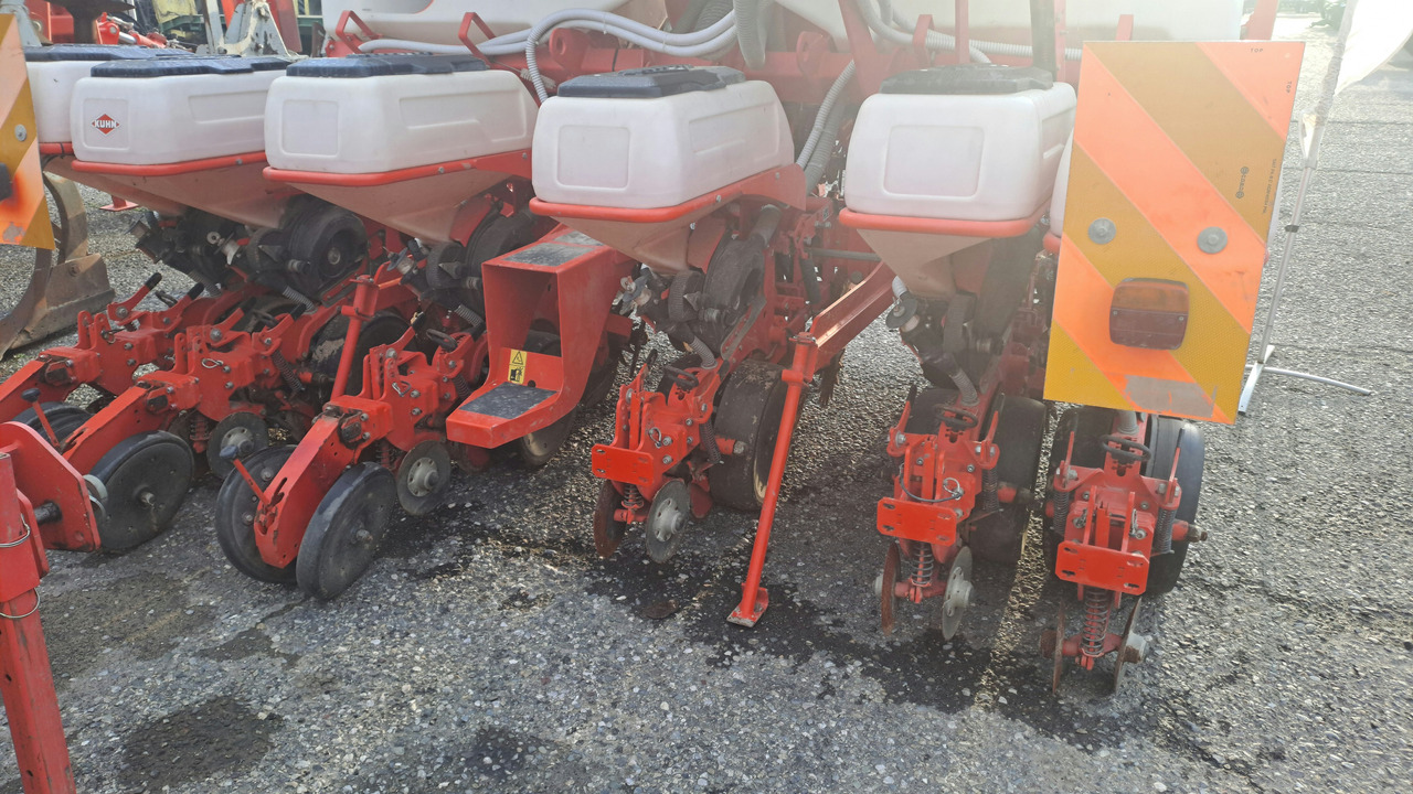 SEMINATRICE DI PRECISIONE KUHN MAXIMA 2 TD - Semănătoare: Foto 4 SEMINATRICE DI PRECISIONE KUHN MAXIMA 2 TD - Semănătoare: Foto 4