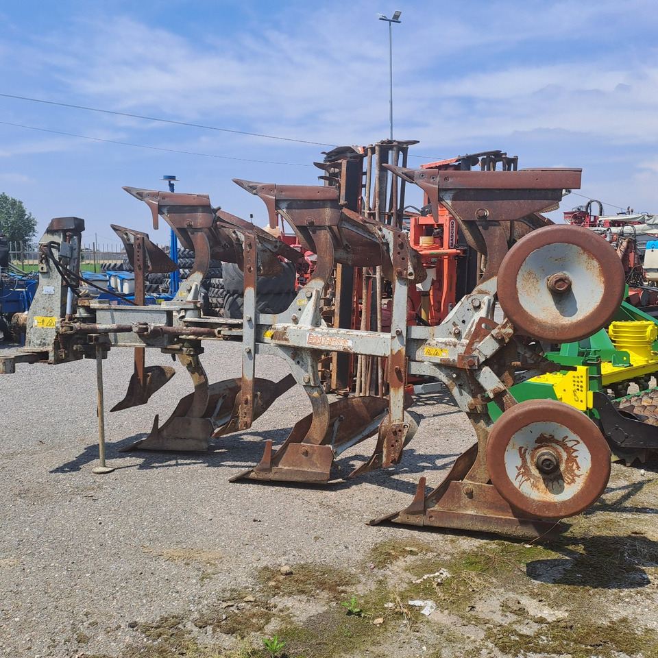 TRIVOMERE EMMEGIEMME - Plug: Foto 1 TRIVOMERE EMMEGIEMME - Plug: Foto 1