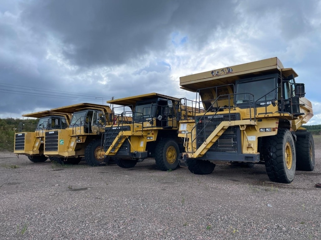 Komatsu HD 465-7E0, 2x HD 405-6, total 3 pcs - Camion minier: Foto 1 Komatsu HD 465-7E0, 2x HD 405-6, total 3 pcs - Camion minier: Foto 1