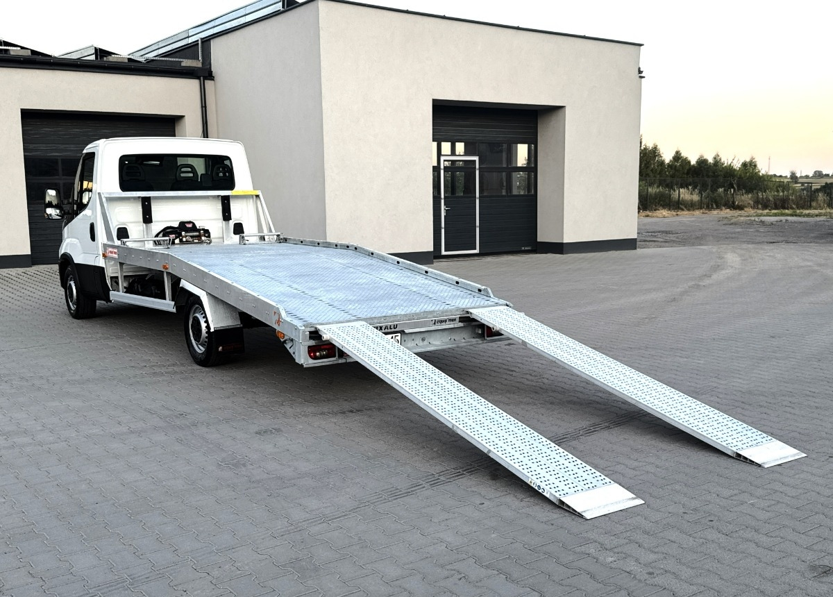 Camion transport auto Iveco Daily 3.0 160KM Rok 2022 55 tys km przebiegu AUTOLAWETA Najazd laweta: Foto 6 Camion transport auto Iveco Daily 3.0 160KM Rok 2022 55 tys km przebiegu AUTOLAWETA Najazd laweta: Foto 6