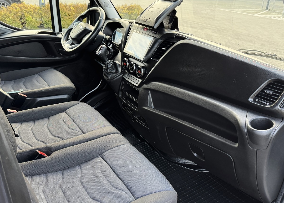 Iveco Daily L4H3 3.0 180KM Hi-matic LED KAMERA Bezwypadkowy Salon PL FV23 - Dubă: Foto 5 Iveco Daily L4H3 3.0 180KM Hi-matic LED KAMERA Bezwypadkowy Salon PL FV23 - Dubă: Foto 5