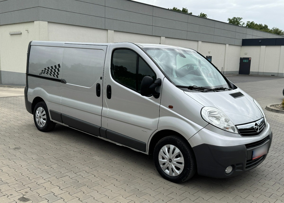 Opel Vivaro 2.0 DCI 115KM 2013 Rok SERWISOWANY Bezwypadkowy Super Stan - Dubă: Foto 4 Opel Vivaro 2.0 DCI 115KM 2013 Rok SERWISOWANY Bezwypadkowy Super Stan - Dubă: Foto 4
