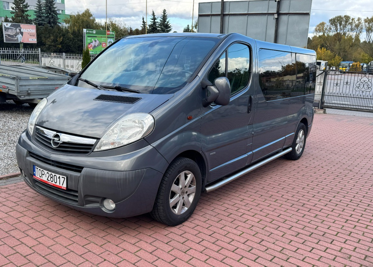 Opel Vivaro LONG 2.5 150KM Brygadówka Brygada Bezwypadkowy Super Stan FV23 - Autoutilitară cabină dublă: Foto 2 Opel Vivaro LONG 2.5 150KM Brygadówka Brygada Bezwypadkowy Super Stan FV23 - Autoutilitară cabină dublă: Foto 2