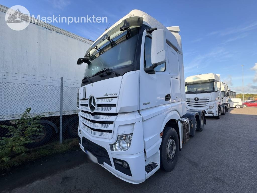 Mercedes-Benz Actros 963-4-D - Cap tractor: Foto 1 Mercedes-Benz Actros 963-4-D - Cap tractor: Foto 1