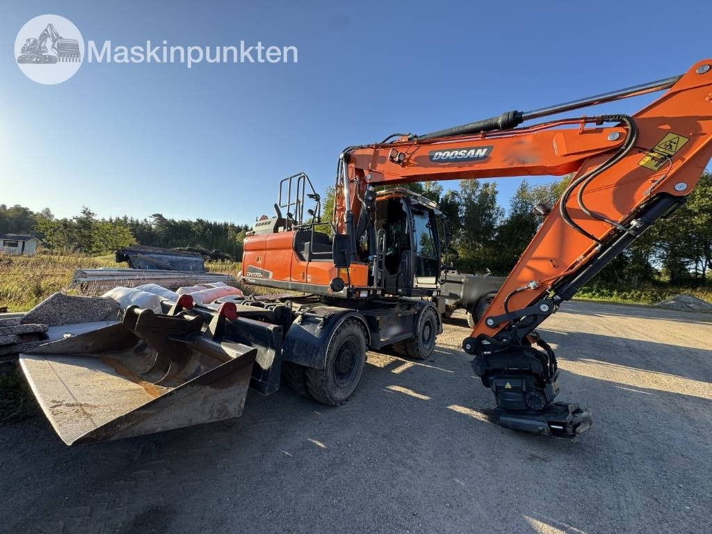 Doosan DX 170 W-5 + Tippvagn + Redskap - Excavator pe roţi: Foto 1 Doosan DX 170 W-5 + Tippvagn + Redskap - Excavator pe roţi: Foto 1