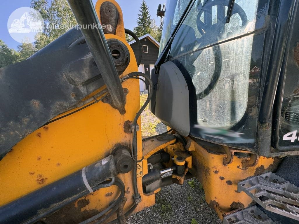 Încărcător frontal pe pneuri JCB 413 K: Foto 43