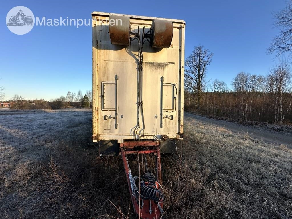 Skåpsläp med hydrauliskt öppningsbar sida - Remorcă furgon: Foto 2 Skåpsläp med hydrauliskt öppningsbar sida - Remorcă furgon: Foto 2