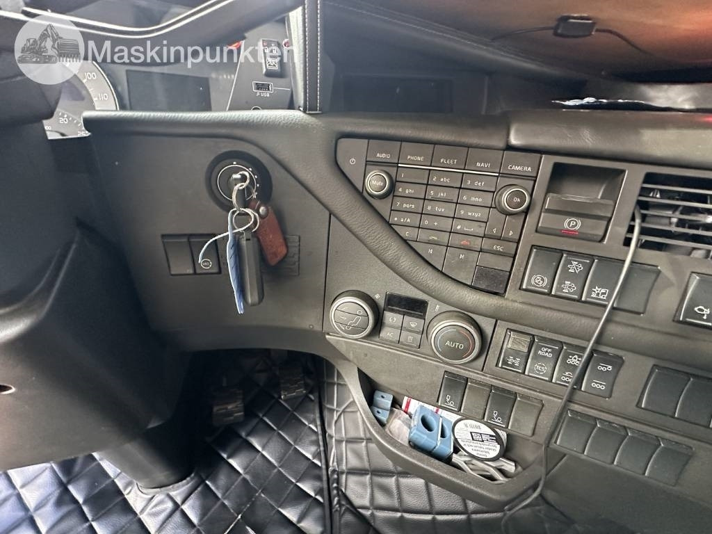 Camion platformă, Camion cu macara Volvo FH 16 750: Foto 23