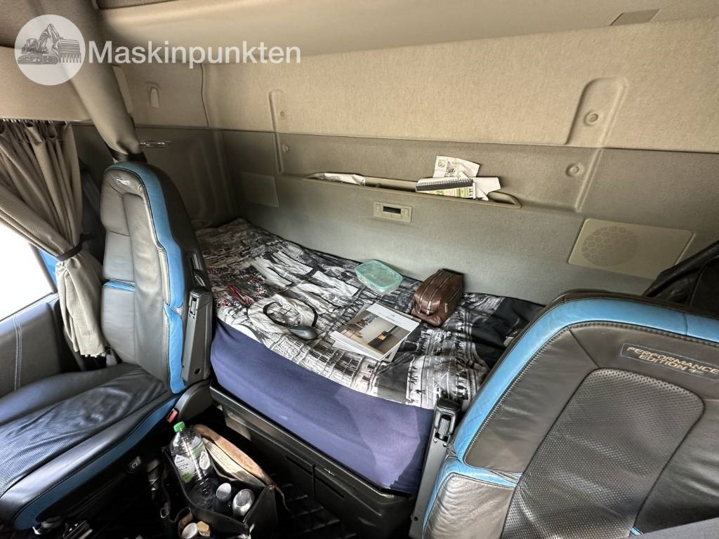 Camion platformă, Camion cu macara Volvo FH 16 750: Foto 16