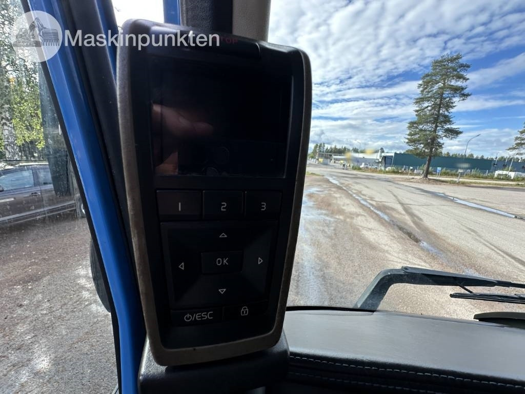 Camion platformă, Camion cu macara Volvo FH 16 750: Foto 27