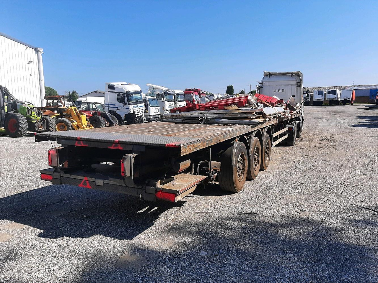 FRUEHAUF 3 ESSIEUX R580 - Semiremorcă platformă: Foto 4 FRUEHAUF 3 ESSIEUX R580 - Semiremorcă platformă: Foto 4